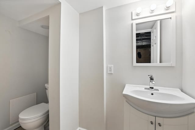 188 Cleveland Ave S, Saint Paul, MN 55105 - half bath with toilet and vanity