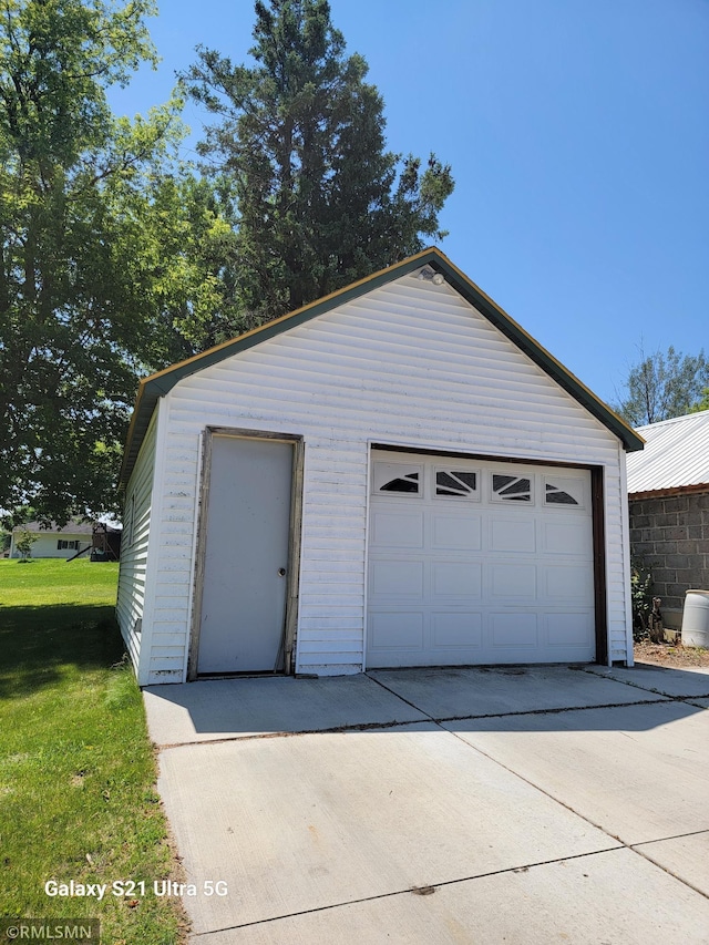150 Gillis Ave S, Browerville, MN 56438 - detached garage with driveway