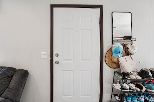 217 Mayfair Rd, Vadnais Heights, MN 55127 - view of doorway