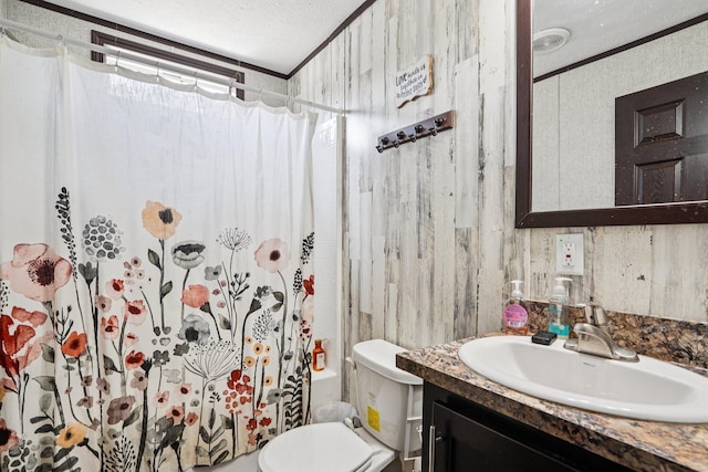 217 Mayfair Rd, Vadnais Heights, MN 55127 - bathroom featuring vanity, shower / bath combo, and a textured ceiling