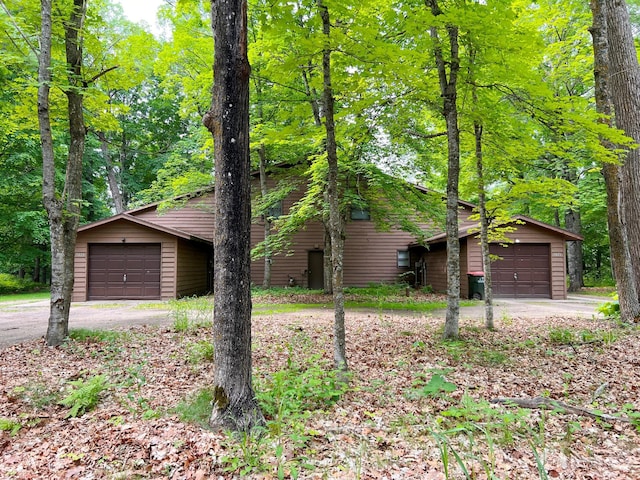 5019/5021 Ojibwa Rd, Brainerd, MN 56401 - view of front facade with a garage