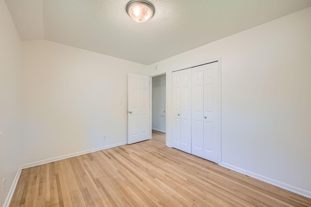 1567 Park St, Saint Paul, MN 55117 - unfurnished bedroom with light wood-style flooring, a textured ceiling, and a closet