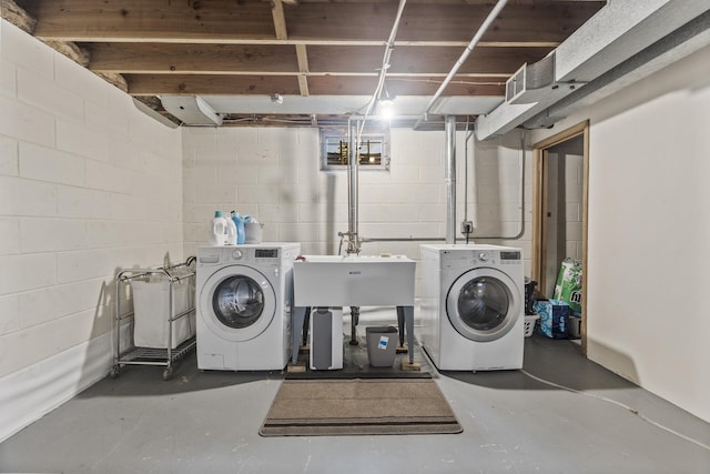 5524 34th Ave S, Minneapolis, MN 55417 - laundry area featuring washing machine and dryer and concrete block wall
