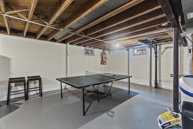 5524 34th Ave S, Minneapolis, MN 55417 - game room with concrete flooring