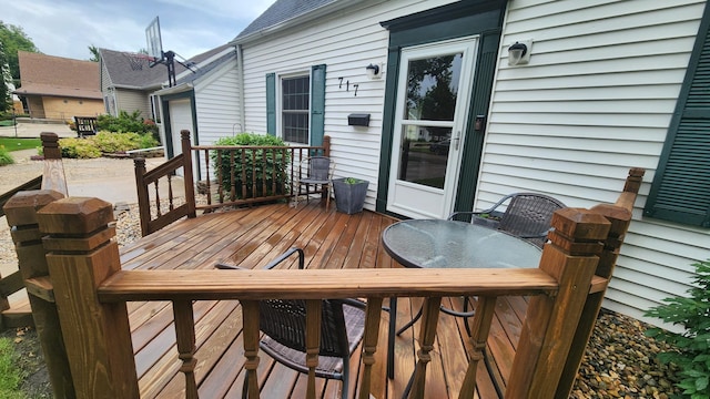 717 2nd Ave SW, Pipestone, MN 56164 - wooden terrace featuring outdoor dining area and an attached garage