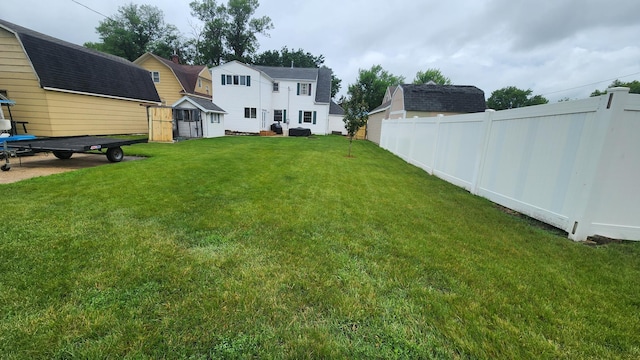 717 2nd Ave SW, Pipestone, MN 56164 - view of yard