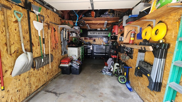 717 2nd Ave SW, Pipestone, MN 56164 - storage area with a garage