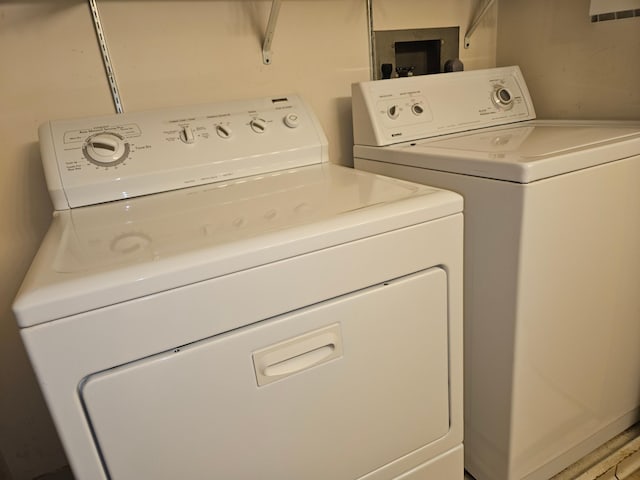1855 Silver Bell Rd Unit 301, Eagan, MN 55122 - laundry room featuring independent washer and dryer