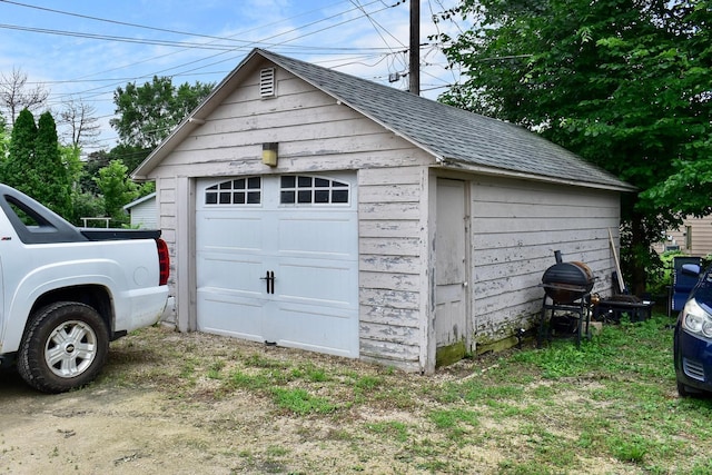 159 King St, Winona, MN 55987 - detached garage with driveway