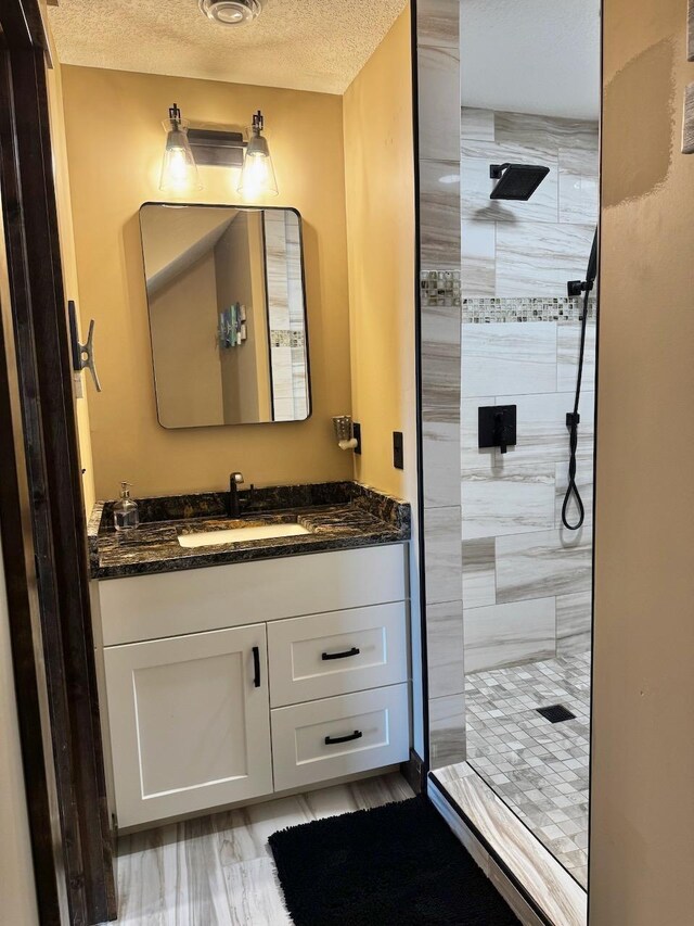8766 Interlachen Rd, Lake Shore, MN 56468 - full bathroom featuring a tile shower, vanity, and a textured ceiling
