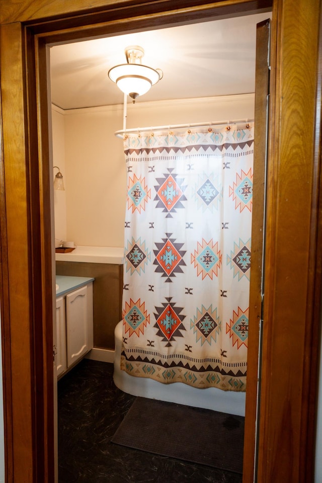 605 Chestnut St, Ellsworth, MN 56129 - full bathroom with vanity and curtained shower
