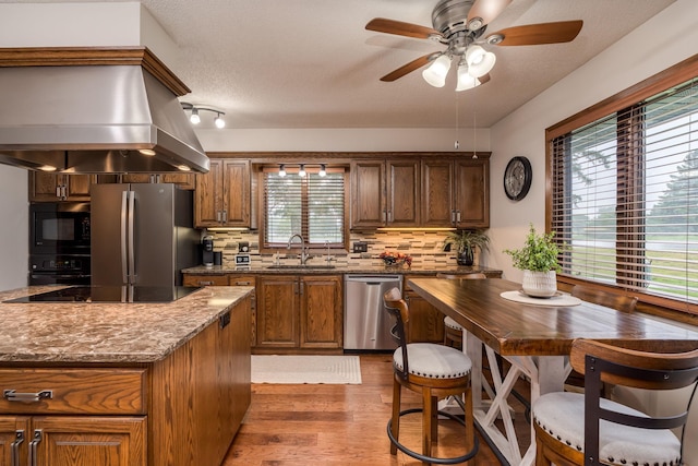 102 Terrace Vw E, Decoria Twp, MN 56001 - kitchen with black appliances, wood finished floors, tasteful backsplash, a ceiling fan, and a textured ceiling