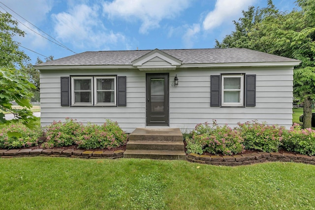 603 Augusta Ave S, Paynesville, MN 56362 - view of front facade featuring a front yard and a shingled roof