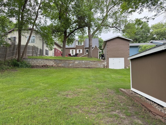 688 Miller Ave, Windom, MN 56101 - view of yard