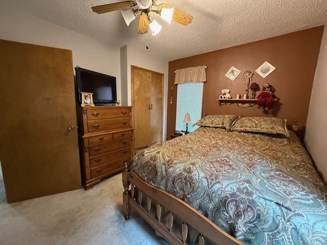 688 Miller Ave, Windom, MN 56101 - bedroom with a textured ceiling, light colored carpet, a ceiling fan, and a closet