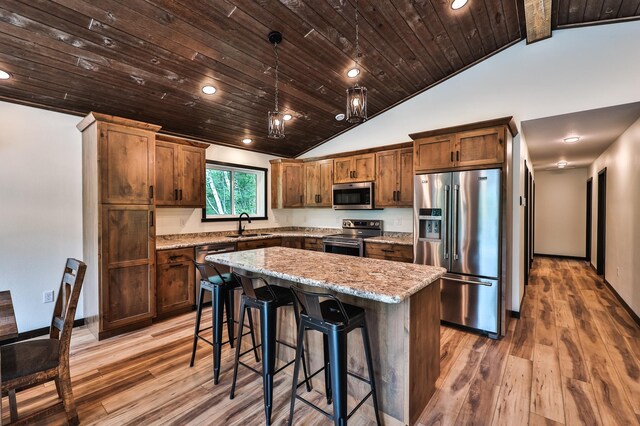 19566 Early Bird Dr, Park Rapids, MN 56470 - kitchen with stainless steel appliances, lofted ceiling, light wood finished floors, a kitchen island, and recessed lighting