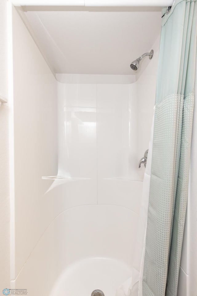 420 17th St S, Moorhead, MN 56560 - bathroom with a shower with shower curtain