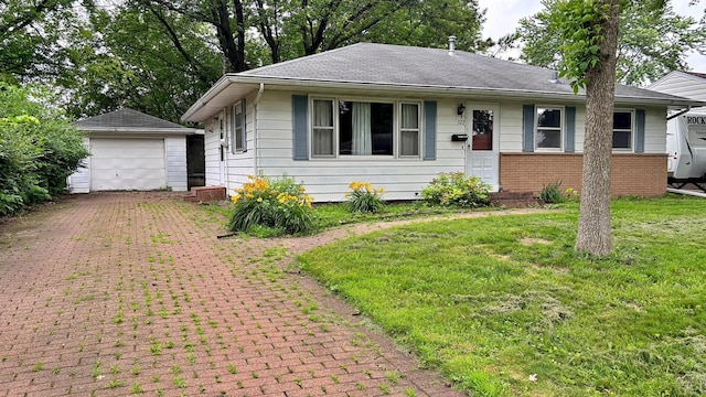 122 Plainview Ave, Mankato, MN 56001 - ranch-style house featuring an outbuilding, decorative driveway, a garage, and a front yard