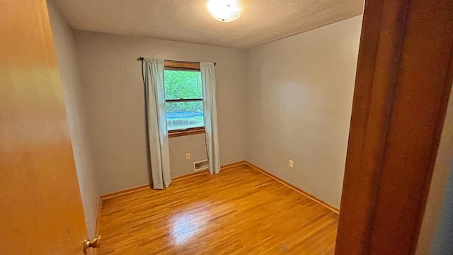 122 Plainview Ave, Mankato, MN 56001 - unfurnished room featuring light wood-type flooring and a textured ceiling