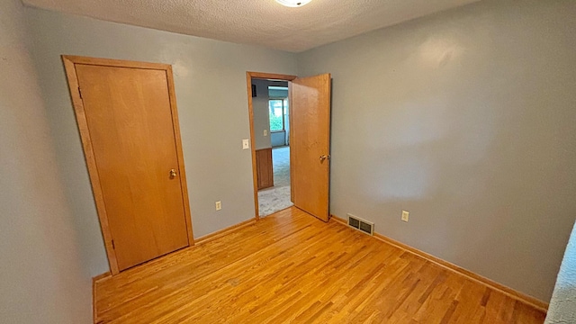 122 Plainview Ave, Mankato, MN 56001 - unfurnished bedroom featuring light wood-style floors and a textured ceiling