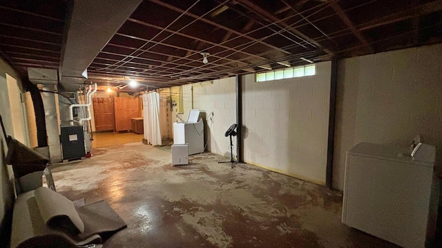 122 Plainview Ave, Mankato, MN 56001 - below grade area featuring washer and clothes dryer