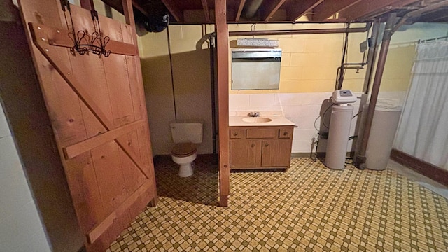 122 Plainview Ave, Mankato, MN 56001 - bathroom with vanity, tile patterned floors, and a shower with shower curtain