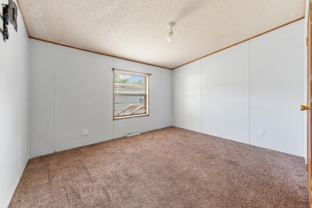 108 Hilton Ct, Mankato, MN 56001 - empty room featuring carpet and a textured ceiling