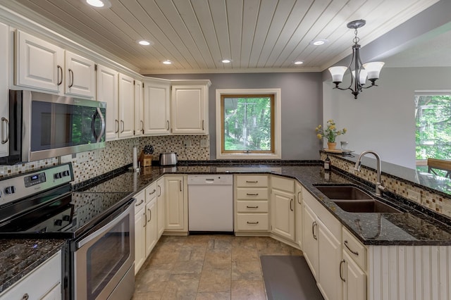 20428 Pheasant Trl, Brainerd, MN 56401 - kitchen featuring stainless steel appliances, recessed lighting, a peninsula, decorative backsplash, and pendant lighting