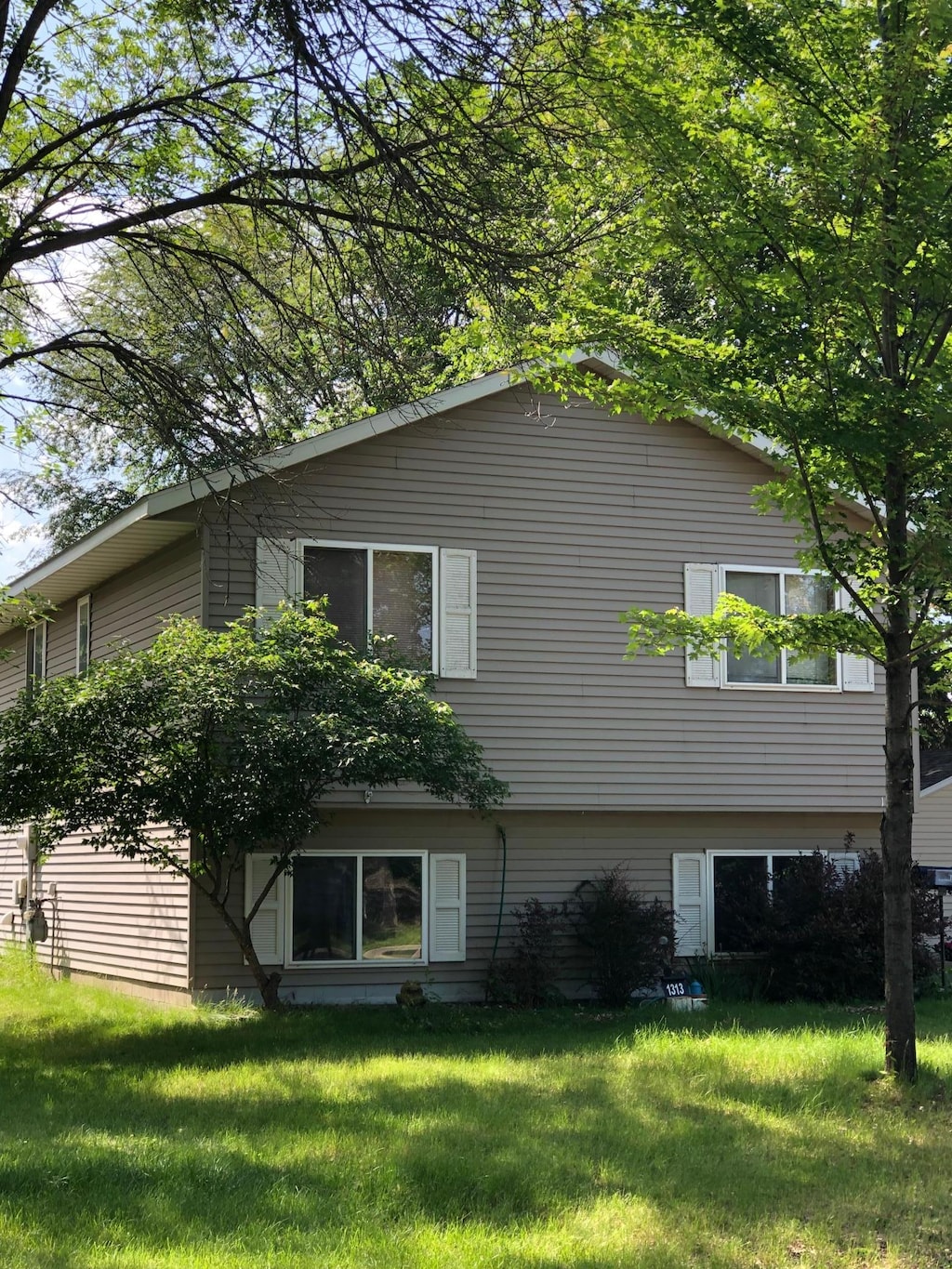 1313 16th Ave S, Saint Cloud, MN 56301 - view of side of property featuring a yard