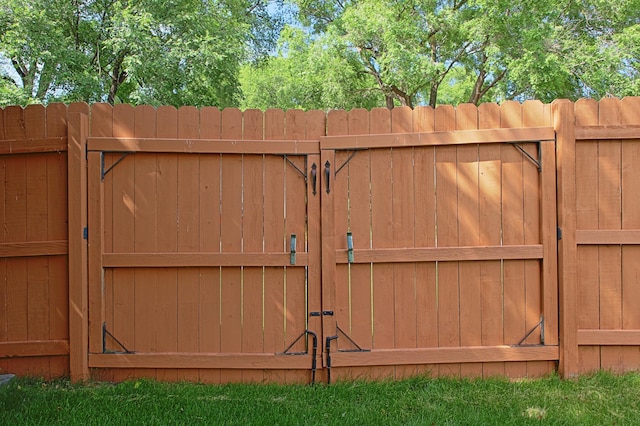 13334 Silverod Ct NW, Andover, MN 55304 - view of gate
