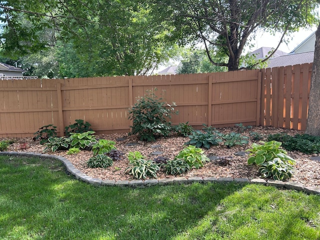 13334 Silverod Ct NW, Andover, MN 55304 - view of yard