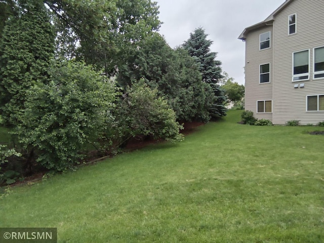 6640 Fountain Ct N, Maple Grove, MN 55311 - view of grassy yard