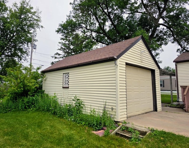 808 5th St SW, Pipestone, MN 56164 - detached garage featuring concrete driveway