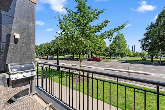 215 10th Ave S Unit 112, Minneapolis, MN 55415 - balcony featuring grilling area