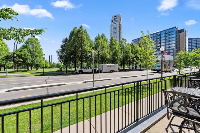 215 10th Ave S Unit 112, Minneapolis, MN 55415 - balcony featuring a view of city