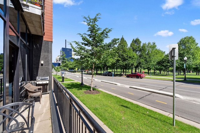 215 10th Ave S Unit 112, Minneapolis, MN 55415 - balcony featuring a grill