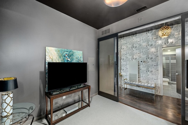 215 10th Ave S Unit 112, Minneapolis, MN 55415 - living area with baseboards