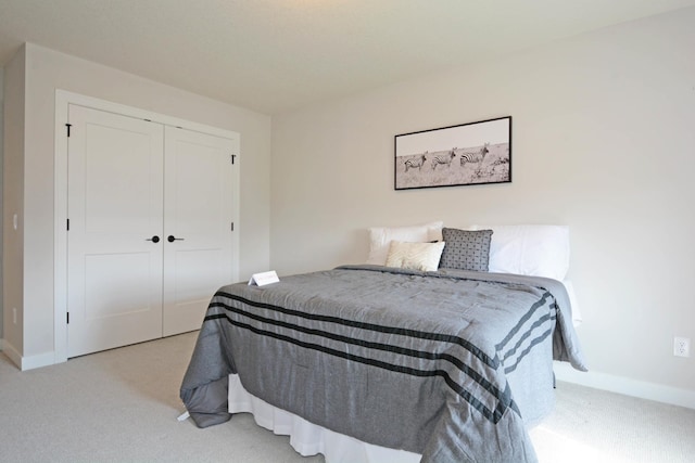 5120 Coronado Dr, Woodbury, MN 55129 - bedroom featuring light carpet and a closet