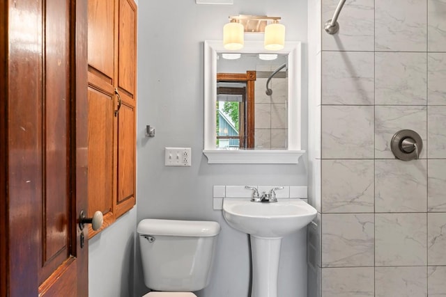 202 Cedar St, Pepin, WI 54759 - bathroom featuring tiled shower and toilet