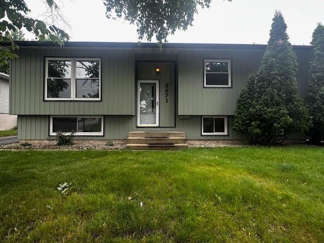 2671 4th Ave NE, Rochester, MN 55906 - bi-level home with entry steps and a front yard