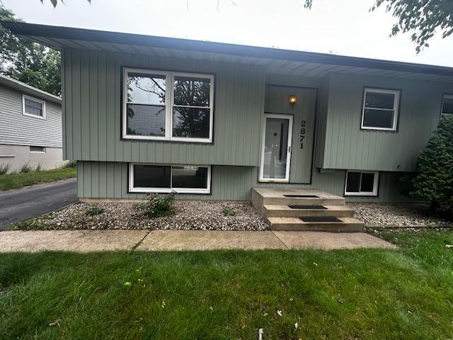 2671 4th Ave NE, Rochester, MN 55906 - raised ranch with a front lawn