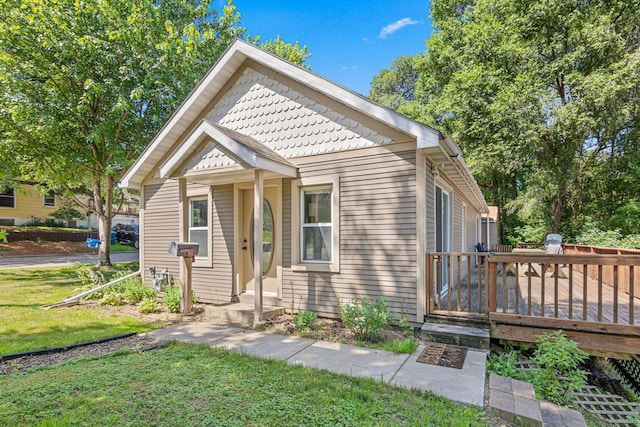 706 2nd Ave NW, New Brighton, MN 55112 - victorian-style house with a deck and a front yard