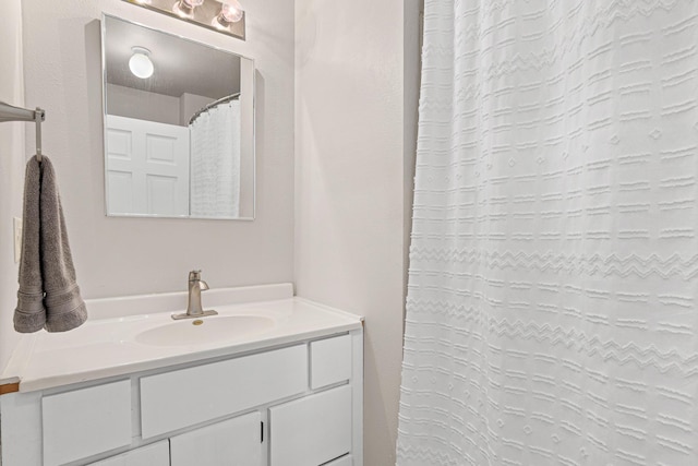 706 2nd Ave NW, New Brighton, MN 55112 - bathroom featuring vanity