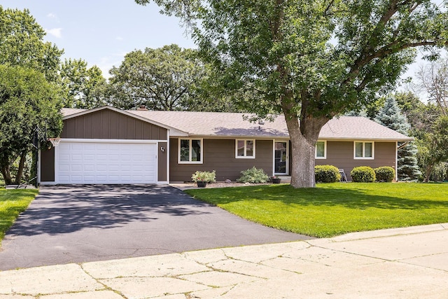 6721 Limerick Ln, Edina, MN 55439 - ranch-style house featuring asphalt driveway, a garage, and a front yard