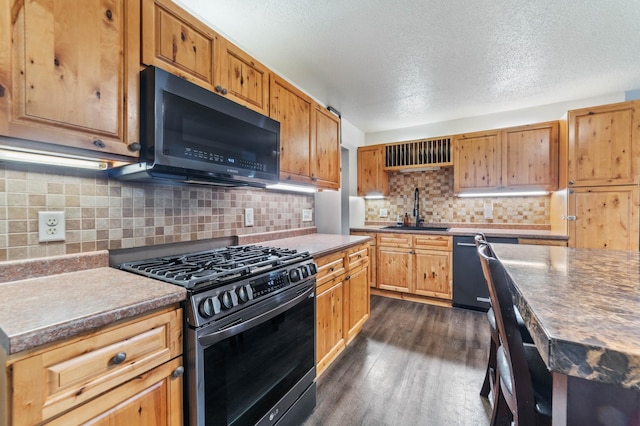 311 70th Ave W, Duluth, MN 55807 - kitchen featuring black appliances, dark wood-type flooring, decorative backsplash, and a textured ceiling