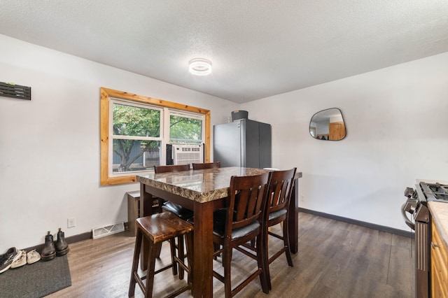 311 70th Ave W, Duluth, MN 55807 - dining area featuring dark wood-style flooring, cooling unit, and a textured ceiling
