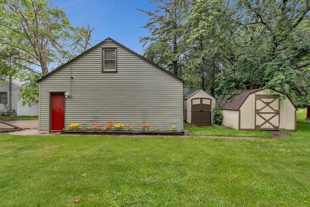 608 Summit Ave S, Sauk Rapids, MN 56379 - view of side of property featuring a storage unit and a lawn