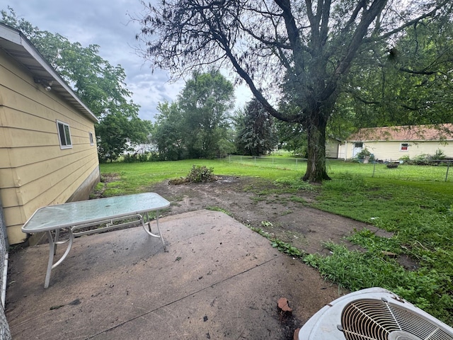 2100 14th St SE, Rochester, MN 55904 - view of yard featuring a patio area