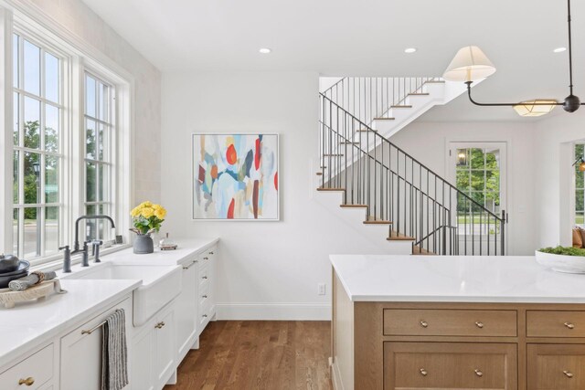 956 Mississippi River Blvd S, Saint Paul, MN 55116 - kitchen with dark wood-style flooring, light countertops, and recessed lighting