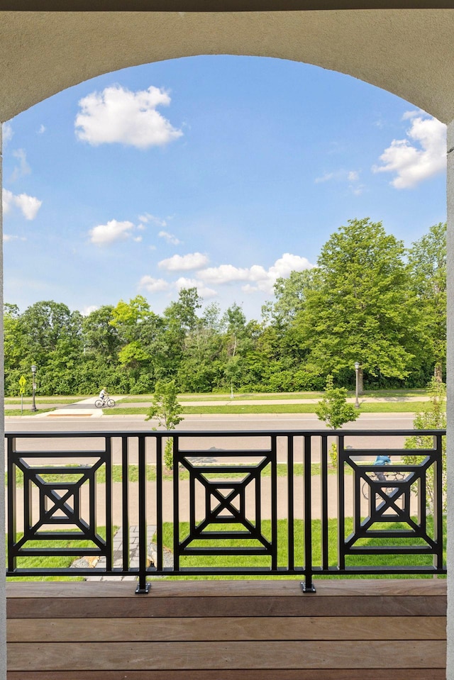 956 Mississippi River Blvd S, Saint Paul, MN 55116 - deck with view of wooded area